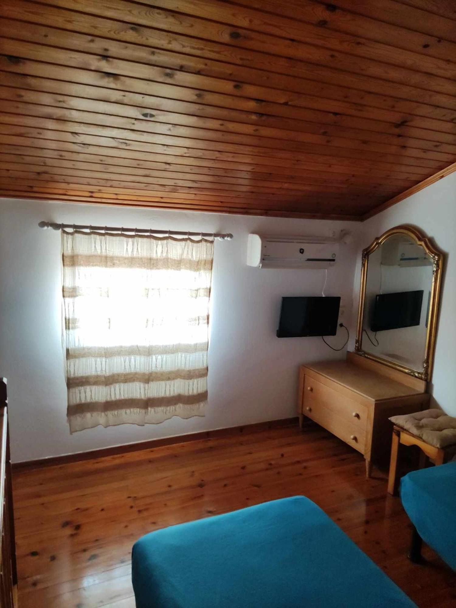 Alexandra'S Apartments Ахарави Екстериор снимка