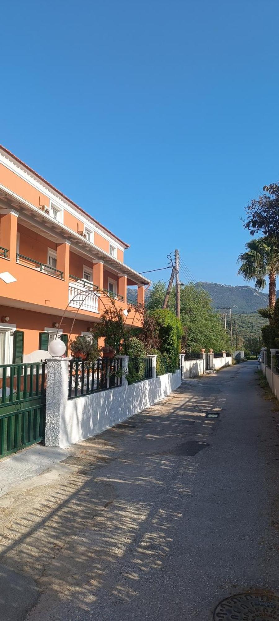Alexandra'S Apartments Ахарави Екстериор снимка