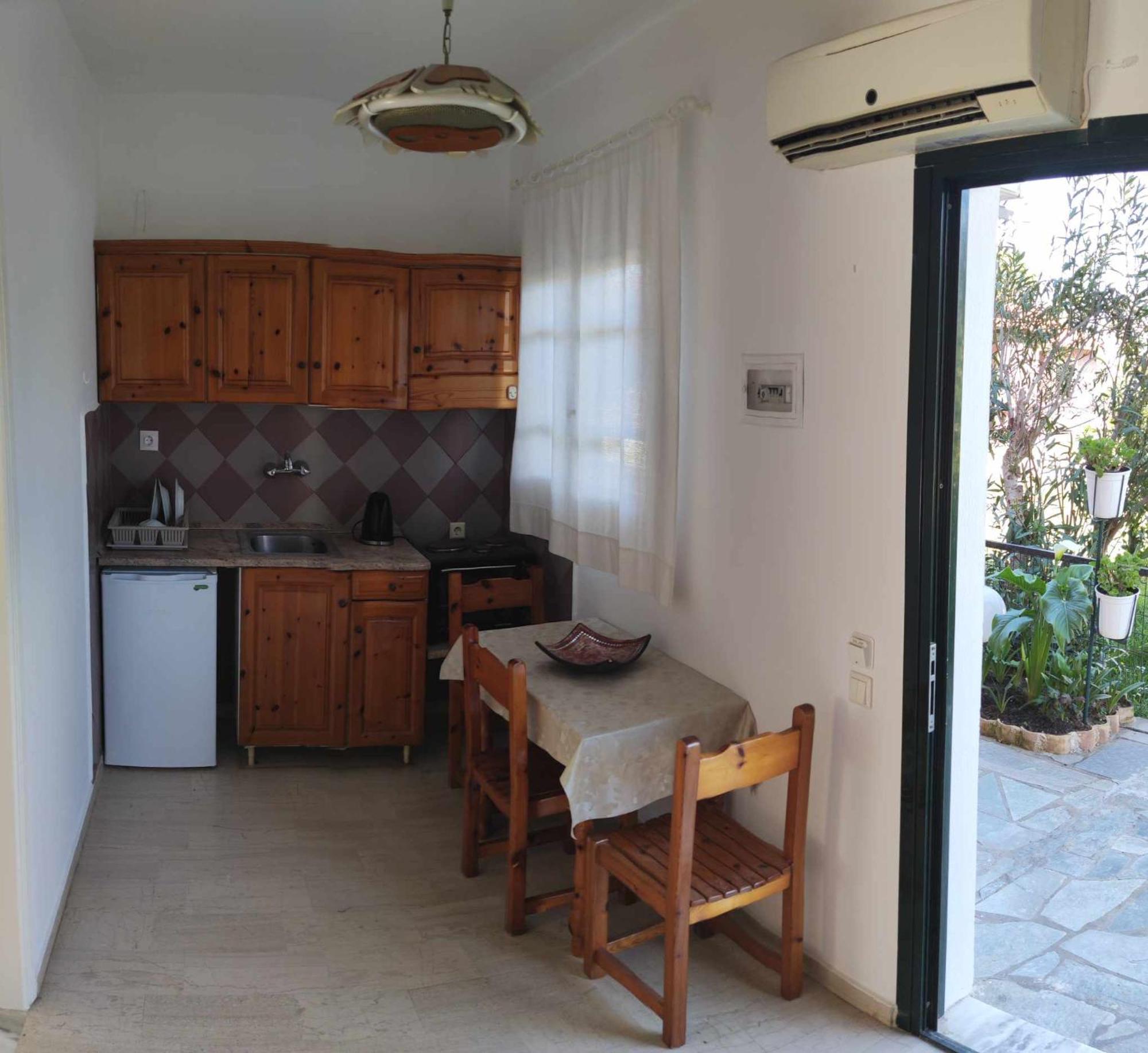 Alexandra'S Apartments Ахарави Екстериор снимка